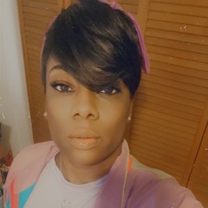 Meet your Posher, Lenora